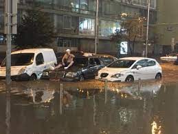 На кадрах видно, что ливнем залило платформы станций, улицы в городе. Kiev Zatopilo Kiev Uhodit Pod Vodu Kak Stolica Perezhila Vtoroj Potop Za Nedelyu Foto Video