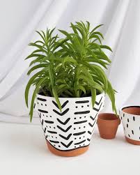 Mudcloth Terracotta Cachepot Blackandwhite Plantpeople Plantlovers Crazyplantlady Paintedpots In 2020 Plant Pot Design Painted Pots Diy Plant Pot Diy