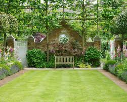 Since 2002 garden tool expert have been a pillar in the garden powertools industry. Garden Makeover Ideas 10 Expert Do S And Don Ts For Your Garden Homes Gardens