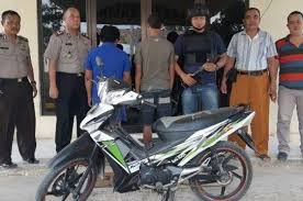 Striping khas pada bodi motor akan membuat tampilannya lebih artistik. Pemilik Motor Pasti Senang Maling Motor Honda Supra X 125 Berhasil Diringkus Polisi Pakai Cara Cerdik Ini Bro Semua Halaman Gridmotor Id