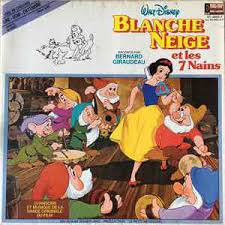 Blanche neige restera à tout jamais la première des treize princesses officielles issues des films d'animation disney. Walt Disney Blanche Neige Et Les 7 Nains Raconte Par Bernard Giraudeau 1983 Gatefold Sleeve With Booklet Vinyl Discogs
