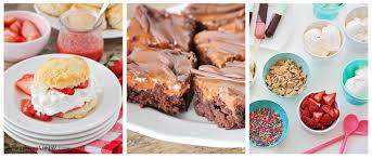 Chocolate date cake topped with roasted banana ice cream. Homemade Snickers Ice Cream Cake Recipe Somewhat Simple