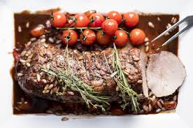 Cocinar durante poco tiempo para que resulte más tierna. Redondo De Ternera Avilena A Las Hierbas Con Salsa De Vino Tinto Tictacyummy Recetas De Cocina Saludables