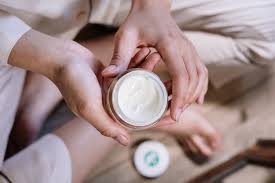 A partir de los 25 años se hace necesario que empieces a invertir en cremas para la cara, ya que tu rostro empieza a perder la cremas hidratantes para la cara. Las 6 Mejores Cremas Antiarrugas Para Mujeres De 40 Anos Fundacionconsalud