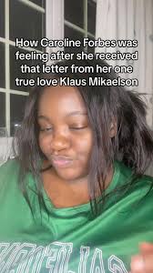 Klaus Leyendo La Carta De Caroline