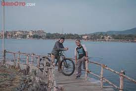 Motor rp 20.000, mobil pribadi rp 100.000, dan bus rp 800.000. Otomotif Traveling Rekomendasi Pantai Di Anyer Cocok Buat Gowes Dan Bisa Lihat Ikan Hiu Semua Halaman Gridoto Com