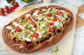 Turks brood met pittige kip. Turks Brood Pizza Met Gehakt Knoflooksaus En Salade Keukenliefde