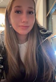 It was so nice to meet a fan 🥰 #yorku #schulich #university #toronto  #universitylife #jawbreakergirl #girlfromda6 #emily_irina.vlogss #unilife  #school