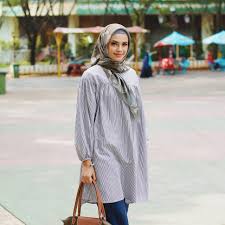 Baju atasan blouse wanita polos cantik model terbaru & murah. Tampil Stylish Dengan Beragam Atasan Wanita Terbaru Di Bawah 200ribu