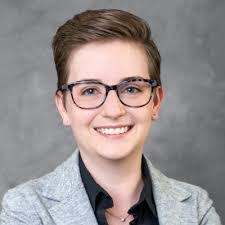 Julie Elledge's Instagram, Twitter & Facebook