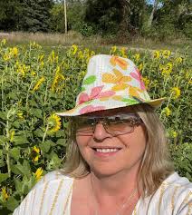 HI FRIENDS! Just popping