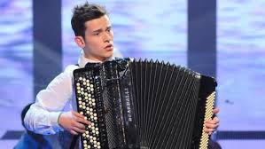 Alapítói és jelenlegi tagjai szabó ádám (ének, harmonika) és katona tamás (dob). Vilagrekordra Keszul Szabo Adam