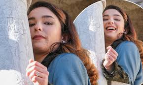 Diziizleport.net sitesinde yer alan tüm içerikler, fragmanlar video paylaşım sitelerinde bulunmaktadır. The Undoing S Matilda De Angelis Flashes Beaming Smile On Set Of Across The River And Into The Trees Daily Mail Online