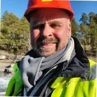 9 "Simones" profiles