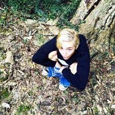 We don't discriminate so anyone over 18 can share either their own personal. Miley Cyrus Pees Passes Out On Instagram Miley Miley Cyrus Cyrus