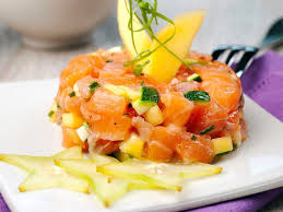 Decouvrez La Recette Tartare De Saumon A La Mangue Sur Cuisineactuelle Fr Recettes De Cuisine Tartare De Saumon Saumon A La Mangue