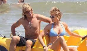 È stato un momento di grande commozione. Carmen Russo Ed Enzo Paolo Turchi Vacanze Al Mare Mondoreality