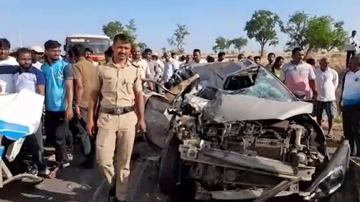 महाराष्ट्र: सांगली जिले में दर्दनाक सड़क हादसा, बस और कार की टक्कर में 4 लोगों की मौत | Maharashtra: Tragic road accident in Sangli district, 4 killed in bus and car collision - NDTV India