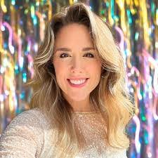 Alexis Warren's Instagram, Twitter & Facebook