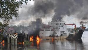 Kapal tanker di pelabuhan belawan terbakar, satu orang jadi tersangka. Kapal Terbakar Di Pelabuhan Merauke 2 Abk Tewas Nakhoda Hilang