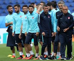 Milli takıma her zaman destek olunmalı. Erman Toroglu Ndan Sok Iddia Burak Milli Takim Kampinda Tumer I Dovdu Futbol Medya