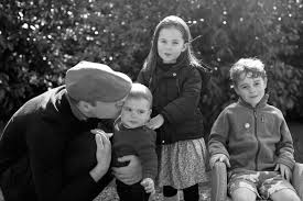 Weitere ideen zu prinz william und kate, herzogin kate, prinzessin kate. Herzogin Catherine Und Prinz William Sie Veroffentlichen Ein Familienfoto Mit Den Kindern Gala De