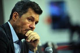 En el último programa de showmatch participaron cinco artistas en el certamen genios de la argentina. Tinelli Vs Clarin La Guerra Menos Pensada Tiempo Argentino Tiempo Argentino