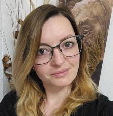 Si Na updated her profile picture.