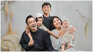 Sampai akhirnya ya anak saya yang thalia punya nama chinese, thania juga punya nama chinese, akhirnya saya memberikan nama chinese untuk betrand, terang. Jelang Imlek Betrand Peto Dapat Pilihan 2 Nama Chinese Ruben Onsu Ungkap Arti Dan Hokinya Tribun Palu