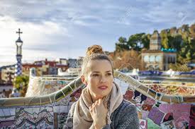 Onlinewebfonts.com is internet most popular font online download website,offers more than 8,000,000 desktop and web font products for you to preview and download. Barcelona Schrift Junge Touristen Frau Im Mantel Im Park Guell In Barcelona Spanien Blick In Die Ferne Lizenzfreie Fotos Bilder Und Stock Fotografie Image 68302434