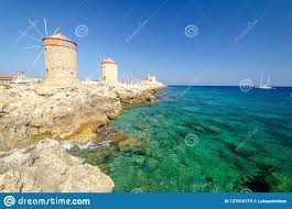 Falls ihr nicht direkt ein hotel in rhodos stadt bucht, dann plant zumindest einen tagesausflug hierher, schlendert durch die altstadt von rhodos und. Erstaunliche Ansicht Uber Windmuhle Und Azurblaumeer In Rhodos Stadt Griechenland Stockbild Bild Von Inseln Griechenland 127616779