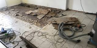 Wenn sie zu miete wohnen, sollten sie das laminat verlegen mit dem vermieter absprechen. Laminat Auf Fliesen Verlegen 3 Tipps Vom Profi Parkett Remel