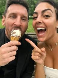 How can i laugh? 😆 By the way nice couple 😜