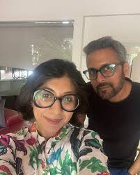 It's been a take-pictures-with-Bilal-Maqsood-week! From a fully dressed up  red carpet picture from last night's Lux Style Awards to a not very dressed  up at all selfie from a few days ago