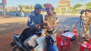 CSGT Bình Phước xử lý nhiều trường hợp vi phạm tốc độ trên đường ĐT741