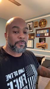 Ahh.. the Roman salute.. 🤦🏾