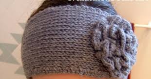 Headbands, or ear warmers, are ideal head accessories for cold winters and chilly springs. Free Knitted Headband With Flower Please Note I Am Not A Crocheter So I Do Not Have A Crochet Knit Headband Pattern Headband Pattern Knitted Headband