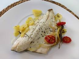 Sean cuales sean vuestras preferencias. Filetes De Lubina Al Horno Aromatizada Con Romero Commememucho