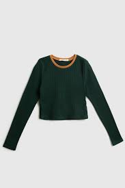 nhung-mau-ao-thun-gan-tay-dai-co-tron-duoc-yeu-thich