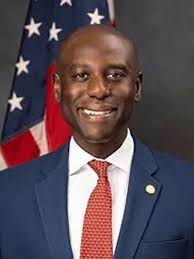 Joyeux Anniversaire à Jean Élie ''Cubano'' Telfort (The Godfather of  Compas). ** # **Né un 20 Octobre.** **Légende vivante du Compas Direct! **  * **La Perle des Antilles ** * **Shleu