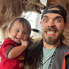 Should I wash the rim of canned drinks before opening them?