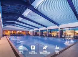 Listele celor mai romantice destinaţii turistice din februarie arată că unele locuri, pentru care anotimpul cald este sezonul de vârf pentru vizitatori, beneficiază din plin de perspectiva afectivă pe care o oferă turiştilor sărbătoarea de la jumătatea lunii dedicată îndrăgostiţilor. Top 10 Hoteluri Romantice Din Romania Booking Com