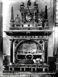Bess Of Hardwick S Mortuary Monument She Put Aside 2000 For Her Funeral Expenses And Noted That Family Mystery Of History British History Ancient History
