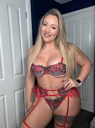 Mrs Nicole uncovered - sensual photos and videos