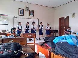 Dipukul, contoh alat musik yang dimainkan dengan cara dipukul adalah drum, bongo, gendang, dan saron. Pagelaran Musik Ansambel Campuran Youtube