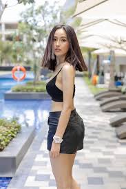 Nhiều nhận định của khán giả cho rằng bờ vai và cánh tay của mai phương thuý lực lưỡng ngang ngửa đàn anh chính mai phương thúy cũng thừa nhận chợt nhận ra bạn to bằng 3 người kia gộp lại. Cao Gáº§n 1m8 Vo Cung Sexy NhÆ°ng Mai PhÆ°Æ¡ng Thuy Láº¡i Sá»Ÿ Há»¯u NhÆ°á»£c Ä'iá»ƒm Nay