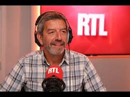 Mais la pensée de leur dernière rencontre l'arrêtait, l'humiliait, et il attendait, en outre, d'y être engagé par le mari. Pourquoi A T On La Paupiere Qui Tremble Youtube