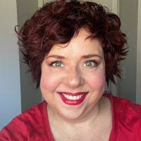 Holly Crandell's Instagram, Twitter & Facebook