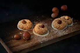 Seit Jahren Werden Bei Uns Diese Haselnussplatzchen Gebacken Da Die Herstellung Recht Flott Geht Kann Man Sie Haselnuss Platzchen Platzchen Backen Leckereien