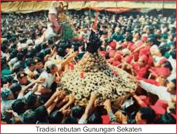 Pakaian adat dipakai pada acara khusus. Upacara Adat Yogyakarta Lengkap Penjelasannya Seni Budayaku